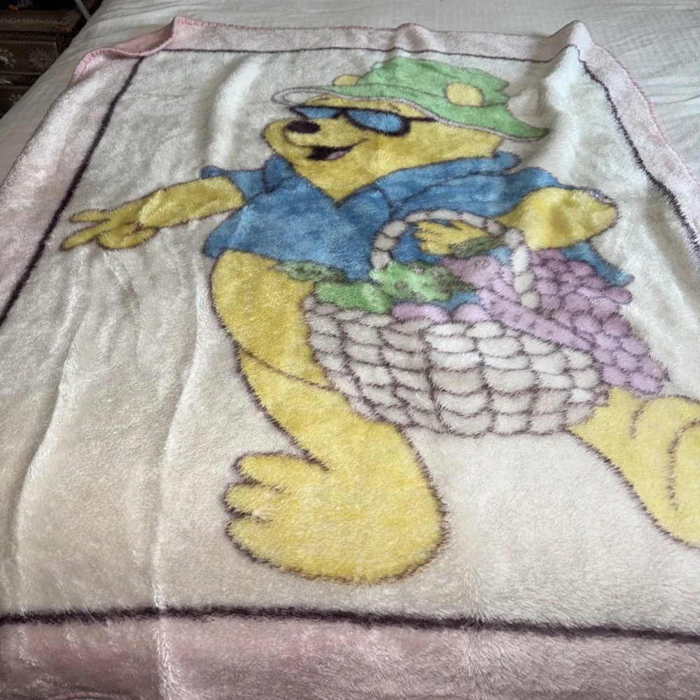 Vtg‎ Winnie the Pooh Hip Hop Honey Pot Basket Blanket Throw Thick Plush 54